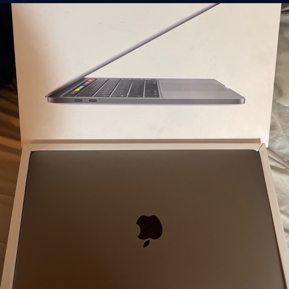 Apple lap top